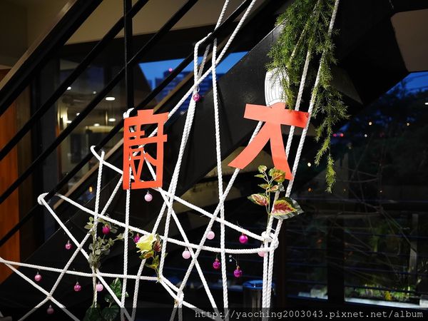 台北新店 大廚上菜，碧潭旁的特色菜餚，座望碧潭美景邊享受精緻菜餚，距離新店捷運走路約5分內