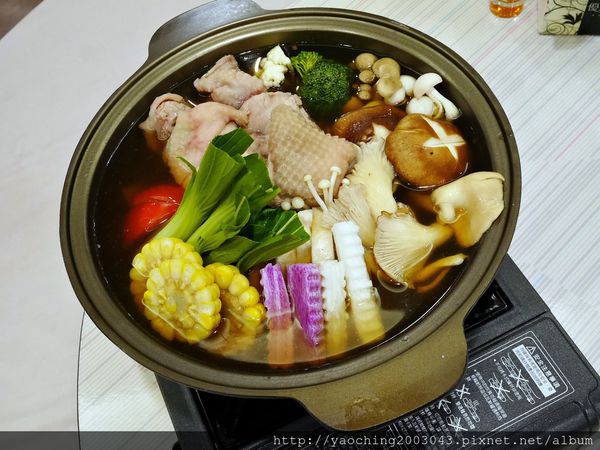 台北新店 大廚上菜，碧潭旁的特色菜餚，座望碧潭美景邊享受精緻菜餚，距離新店捷運走路約5分內