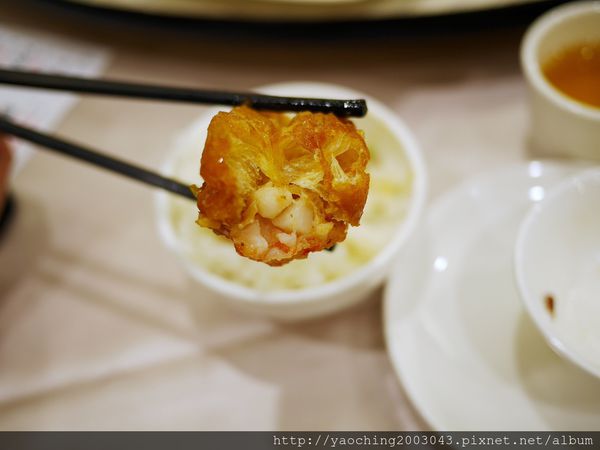 台北新店 大廚上菜，碧潭旁的特色菜餚，座望碧潭美景邊享受精緻菜餚，距離新店捷運走路約5分內