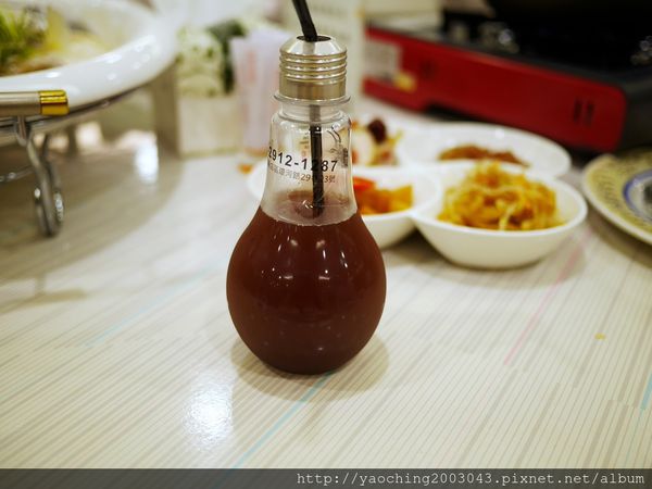台北新店 大廚上菜，碧潭旁的特色菜餚，座望碧潭美景邊享受精緻菜餚，距離新店捷運走路約5分內