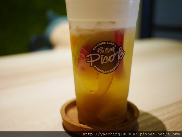 台中北區 痞客啡，位於一中商圈的二樓漸層飲品、咖啡鬆餅專賣店，現在打卡還送點心依來客數tag一人送一份，近一中西門町、中友百貨
