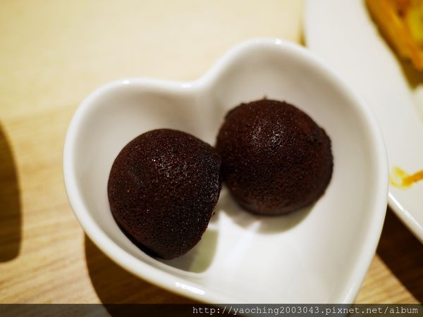 台中北區 痞客啡，位於一中商圈的二樓漸層飲品、咖啡鬆餅專賣店，現在打卡還送點心依來客數tag一人送一份，近一中西門町、中友百貨