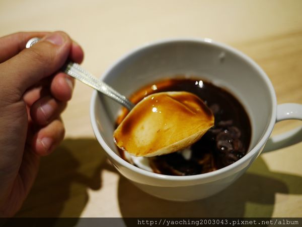 台中北區 痞客啡，位於一中商圈的二樓漸層飲品、咖啡鬆餅專賣店，現在打卡還送點心依來客數tag一人送一份，近一中西門町、中友百貨