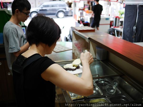 台中南區，和風燒冰，忠孝夜市的知名鮮果冰店，招牌烤冰也廣受大家喜愛口感如同品嘗提拉米蘇