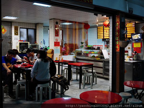 台中西屯 東海何媽媽冰店，陪伴學生走過數十年的人氣小巷店家