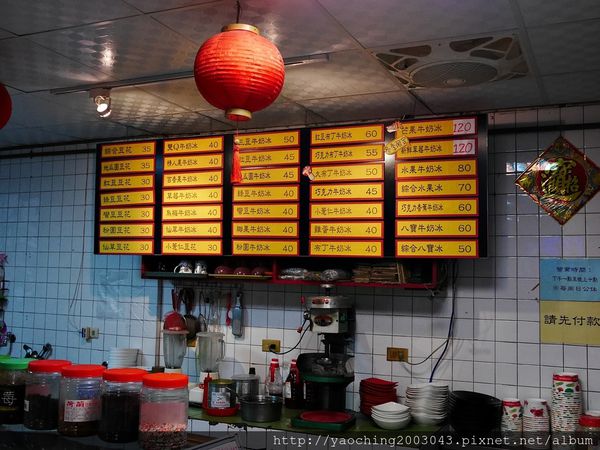 台中西屯 東海何媽媽冰店，陪伴學生走過數十年的人氣小巷店家