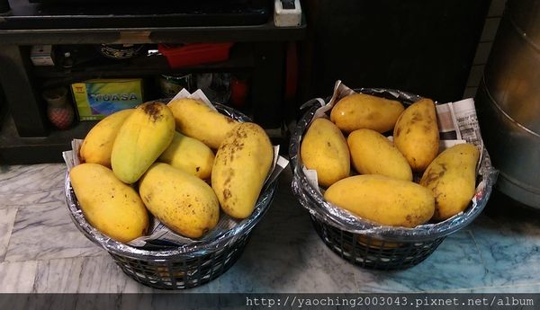 台中西屯 東海何媽媽冰店，陪伴學生走過數十年的人氣小巷店家