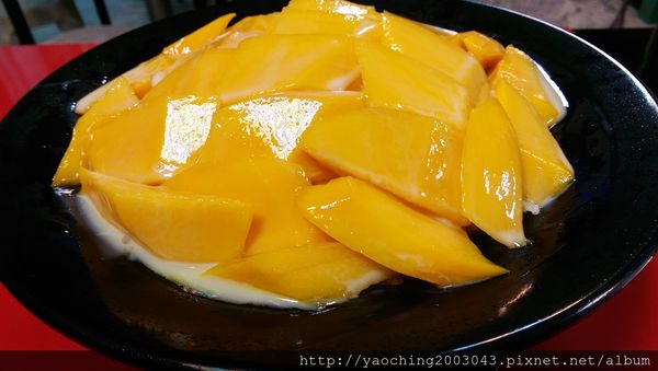 台中西屯 東海何媽媽冰店，陪伴學生走過數十年的人氣小巷店家