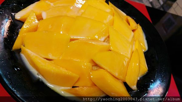 台中西屯 東海何媽媽冰店，陪伴學生走過數十年的人氣小巷店家