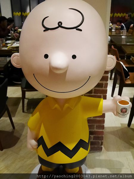 台中西屯 查理布朗咖啡，親子或大小朋友都能感受歡樂的用餐環境