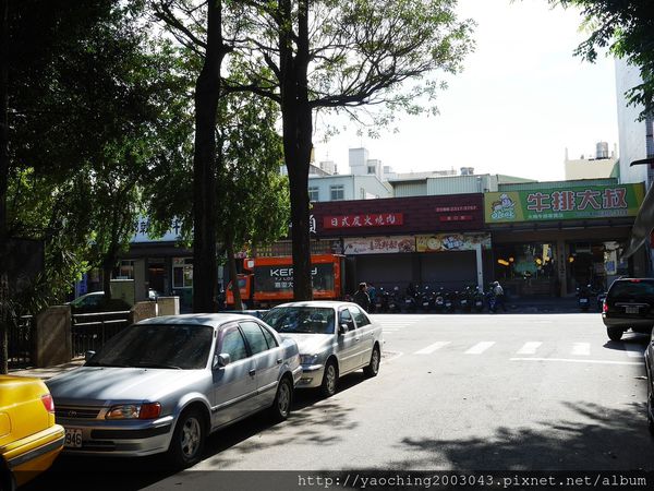 台中西屯 漢口路無名餐車，以特製的大份量鐵板麵陪伴許多人走過年輕歲月