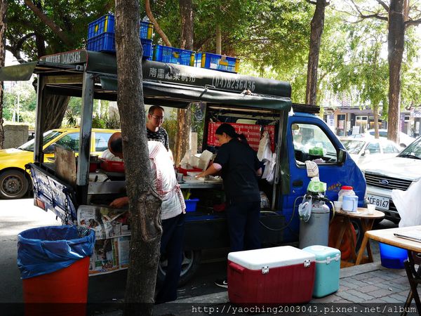 台中西屯 漢口路無名餐車，以特製的大份量鐵板麵陪伴許多人走過年輕歲月