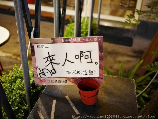 Nov 07 2015 台中西屯 逢甲造堡,文華道內造自己的堡 Nov 07 2015 台中西屯 逢甲造堡,文華道內造自己的堡