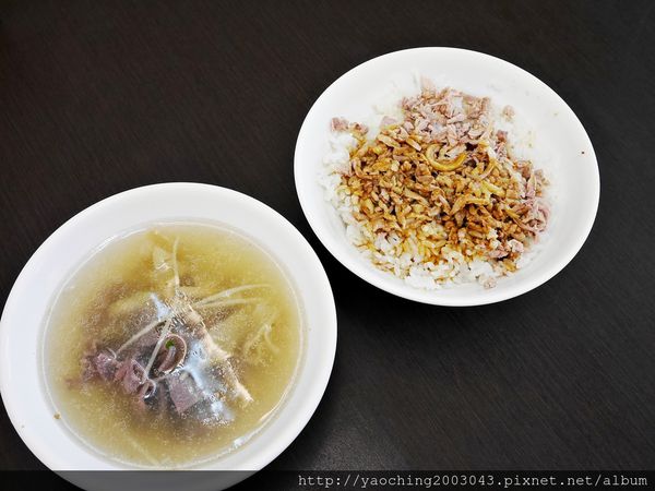 台中西屯 北港王鴨肉飯,來自北港的傳統好味道,鹹香醬汁搭上鴨肉絲來拌飯 台中西屯 北港王鴨肉飯,來自北港的傳統好味道,鹹香醬汁搭上鴨肉絲來拌飯