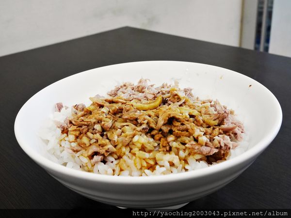 台中西屯 北港王鴨肉飯,來自北港的傳統好味道,鹹香醬汁搭上鴨肉絲來拌飯 台中西屯 北港王鴨肉飯,來自北港的傳統好味道,鹹香醬汁搭上鴨肉絲來拌飯