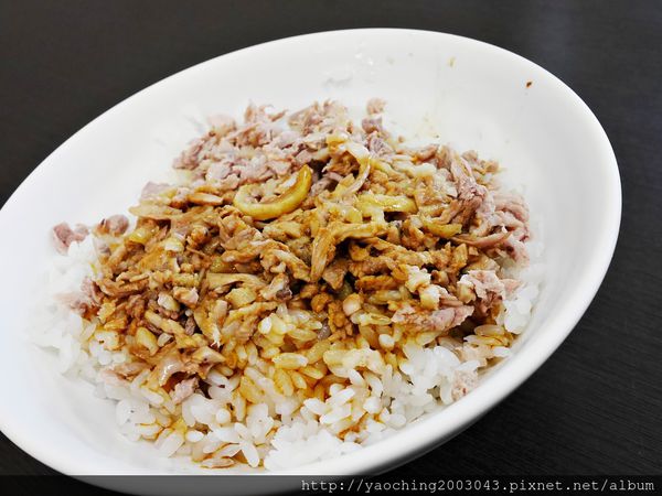 台中西屯 北港王鴨肉飯,來自北港的傳統好味道,鹹香醬汁搭上鴨肉絲來拌飯 台中西屯 北港王鴨肉飯,來自北港的傳統好味道,鹹香醬汁搭上鴨肉絲來拌飯