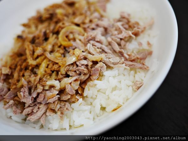 台中西屯 北港王鴨肉飯,來自北港的傳統好味道,鹹香醬汁搭上鴨肉絲來拌飯 台中西屯 北港王鴨肉飯,來自北港的傳統好味道,鹹香醬汁搭上鴨肉絲來拌飯