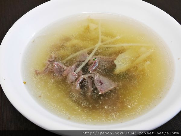 台中西屯 北港王鴨肉飯,來自北港的傳統好味道,鹹香醬汁搭上鴨肉絲來拌飯 台中西屯 北港王鴨肉飯,來自北港的傳統好味道,鹹香醬汁搭上鴨肉絲來拌飯