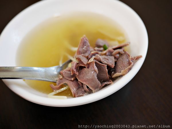 台中西屯 北港王鴨肉飯,來自北港的傳統好味道,鹹香醬汁搭上鴨肉絲來拌飯 台中西屯 北港王鴨肉飯,來自北港的傳統好味道,鹹香醬汁搭上鴨肉絲來拌飯