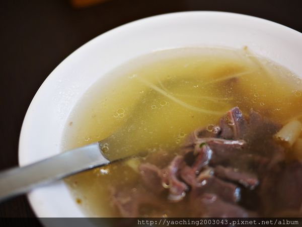 台中西屯 北港王鴨肉飯,來自北港的傳統好味道,鹹香醬汁搭上鴨肉絲來拌飯 台中西屯 北港王鴨肉飯,來自北港的傳統好味道,鹹香醬汁搭上鴨肉絲來拌飯