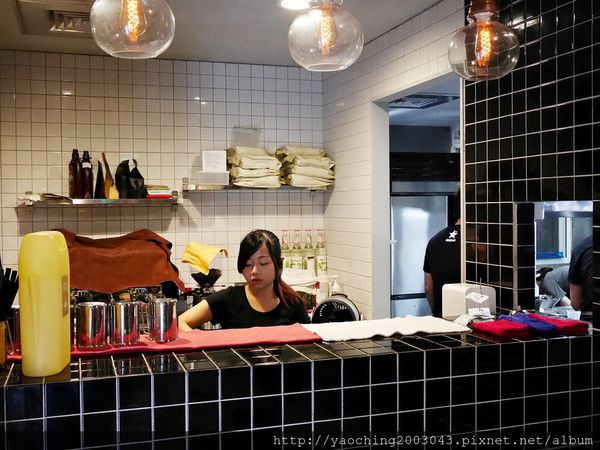  台中西區 KATZ卡司美韓創意料理，鬧區中的食尚酒館，韓式炸雞不再小了，飯糰需要自己捏