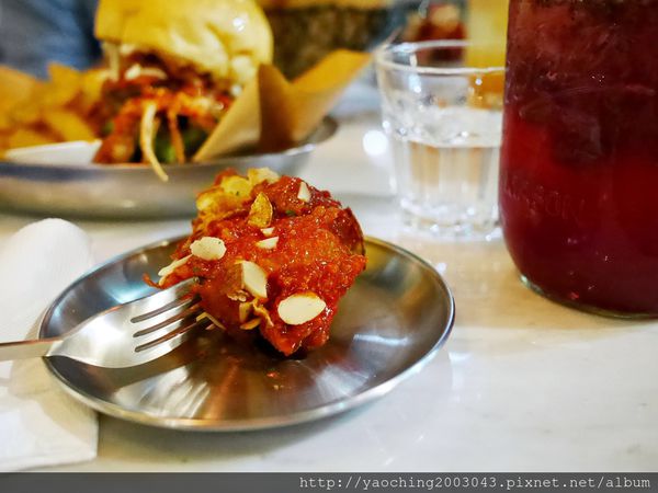  台中西區 KATZ卡司美韓創意料理，鬧區中的食尚酒館，韓式炸雞不再小了，飯糰需要自己捏
