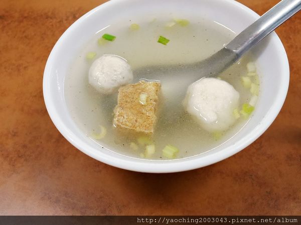 雲林斗六 吳記肉圓,皮薄肉餡多加一點辣醬最合味 雲林斗六 吳記肉圓,皮薄肉餡多加一點辣醬最合味