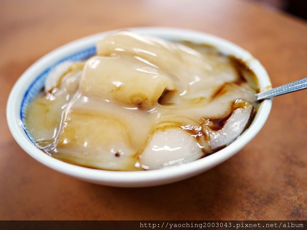 雲林斗六 吳記肉圓,皮薄肉餡多加一點辣醬最合味 雲林斗六 吳記肉圓,皮薄肉餡多加一點辣醬最合味