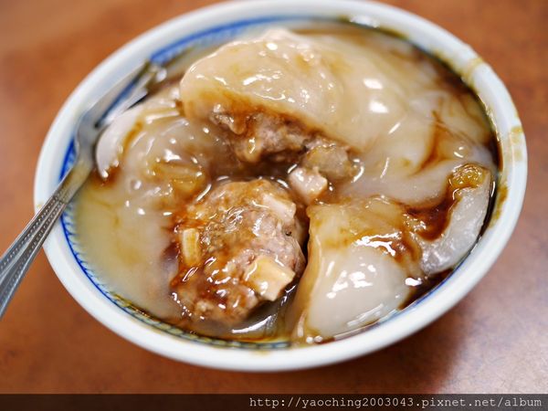 雲林斗六 吳記肉圓,皮薄肉餡多加一點辣醬最合味 雲林斗六 吳記肉圓,皮薄肉餡多加一點辣醬最合味