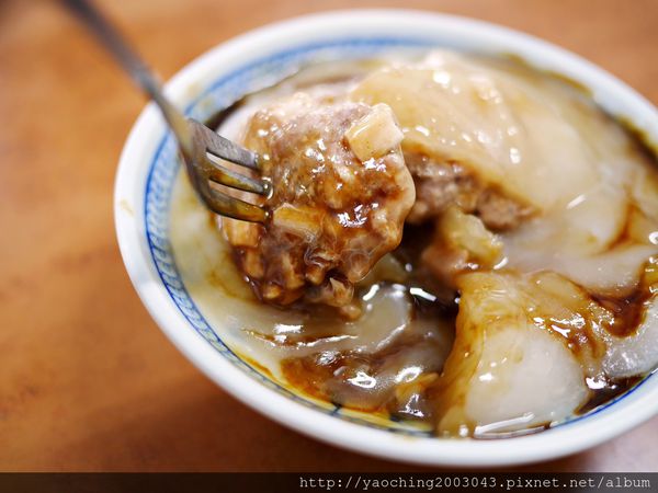 雲林斗六 吳記肉圓,皮薄肉餡多加一點辣醬最合味 雲林斗六 吳記肉圓,皮薄肉餡多加一點辣醬最合味