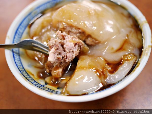 雲林斗六 吳記肉圓,皮薄肉餡多加一點辣醬最合味 雲林斗六 吳記肉圓,皮薄肉餡多加一點辣醬最合味