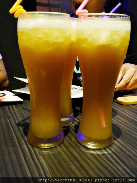台中北區 半蹲廚房 夜店風的暗黑咖哩