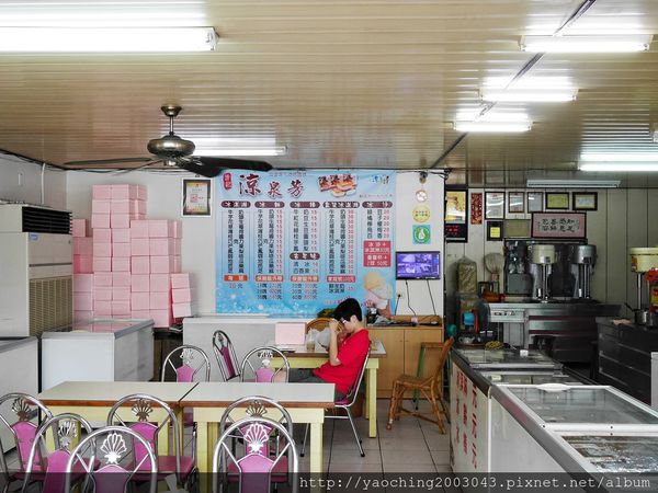 雲林石榴 涼泉芳古早味冰淇淋，對冰餅的懷念有些多
