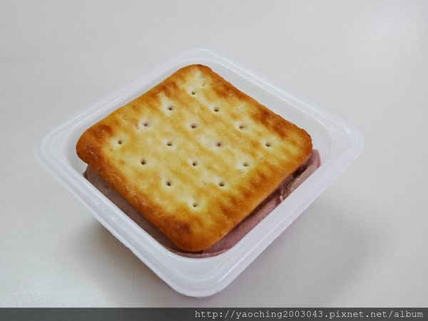 雲林石榴 涼泉芳古早味冰淇淋，對冰餅的懷念有些多