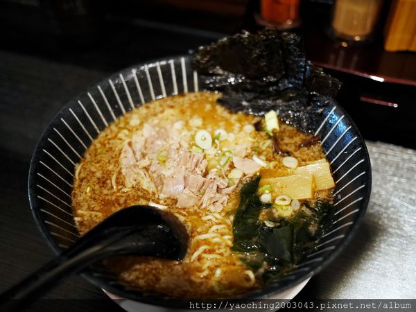 台中北區 豊拉麵 接近日本味的本格拉麵!厚片叉燒不膩口，續麵一球免費