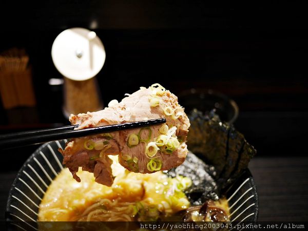 台中北區 豊拉麵 接近日本味的本格拉麵!厚片叉燒不膩口，續麵一球免費