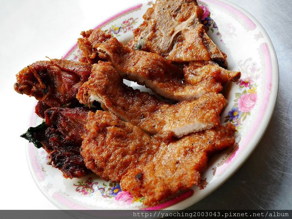 台中中區 建國市場阿鄉排骨飯 台中中區 建國市場阿鄉排骨飯