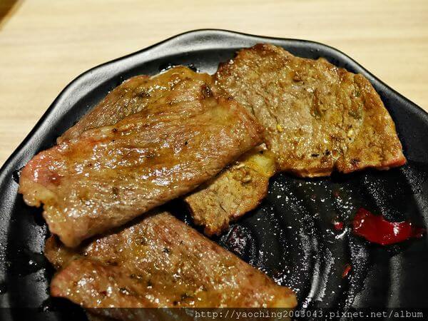 彰化 熊炭日式炭火燒肉，安格斯牛、紐西蘭生蠔都是很誠意的提供，食材豐富多樣，還有鍋物、生魚片等日式料理