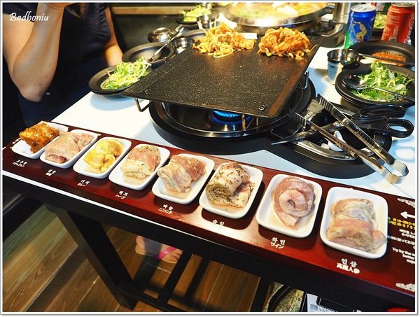 【食】【台北】韓國第一品牌 八色韓式烤肉．大口吃下八種口味五花肉，好滿足!