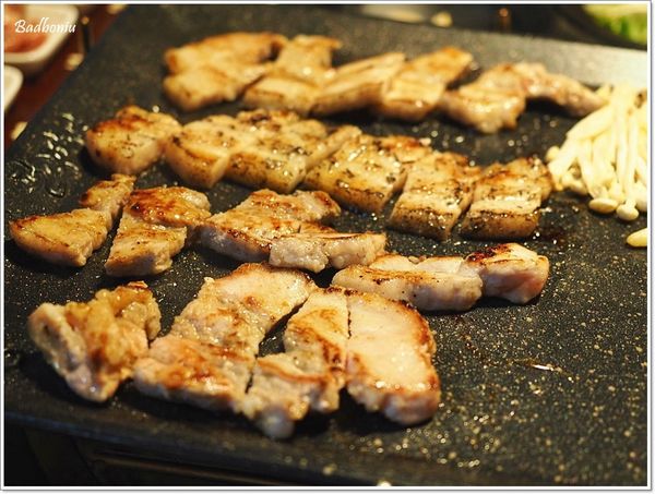 【食】【台北】韓國第一品牌 八色韓式烤肉．大口吃下八種口味五花肉，好滿足!