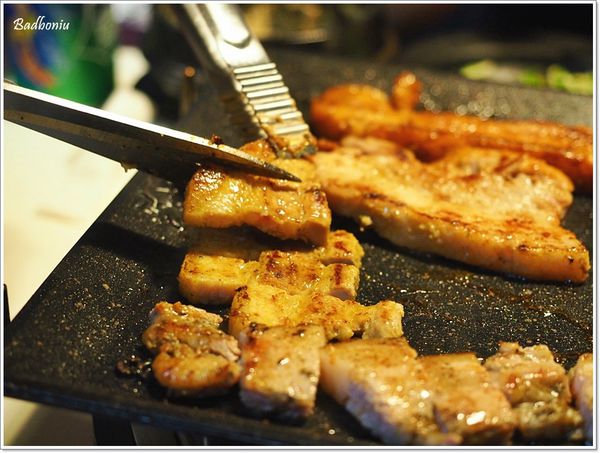 【食】【台北】韓國第一品牌 八色韓式烤肉．大口吃下八種口味五花肉，好滿足!