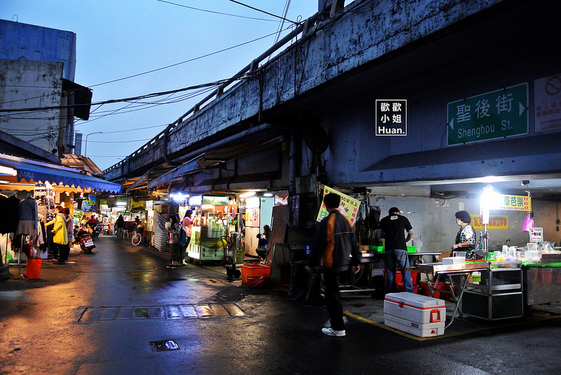 【宜兰市区】宜兰东门观光夜市|30年老店,龙凤腿就隐藏於此桥下唷!