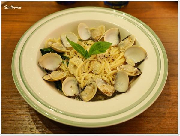【食】【礁溪】倫敦餐館.餐點普普,但泰式打拋豬反而是亮點 【食】【礁溪】倫敦餐館.餐點普普,但泰式打拋豬反而是亮點