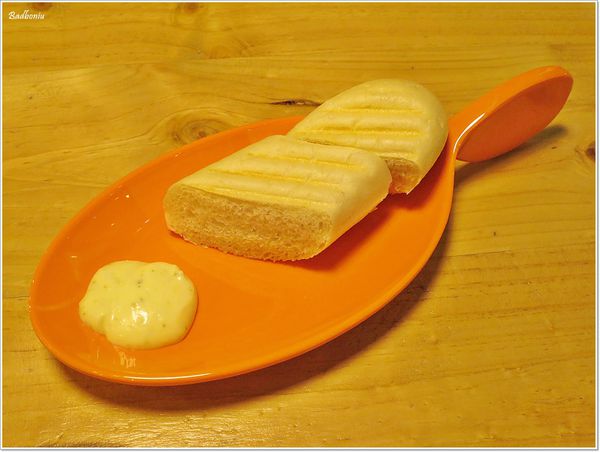 【食】【桃園】丹馬克咖啡Dämark café桃園藝文店．桃園也有鐵鍋鬆餅了~