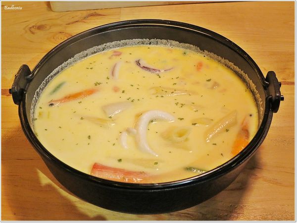 【食】【桃園】丹馬克咖啡Dämark café桃園藝文店．桃園也有鐵鍋鬆餅了~