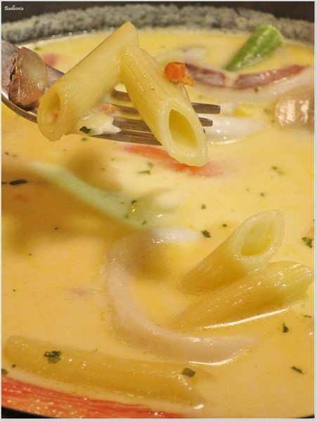 【食】【桃園】丹馬克咖啡Dämark café桃園藝文店．桃園也有鐵鍋鬆餅了~
