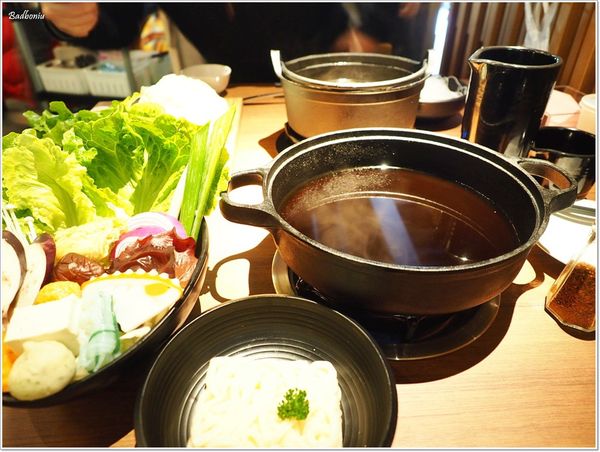 【食】【台中】拾七 石頭火鍋．輕井澤鍋物最新品牌、平價火鍋有質感!
