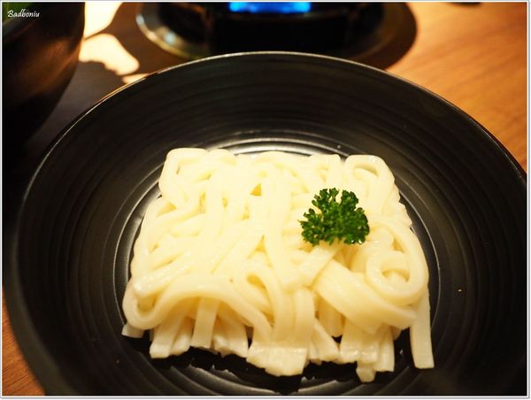 【食】【台中】拾七 石頭火鍋．輕井澤鍋物最新品牌、平價火鍋有質感!