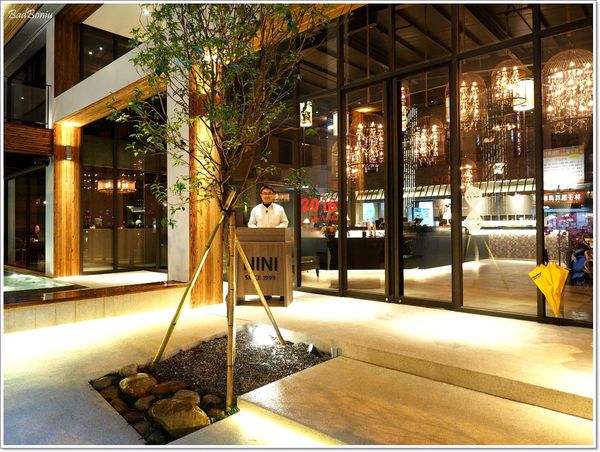 【食】【台中】NINI尼尼義大利餐廳旗艦店台中公益店 ~ 在咖啡廳裡吃PASTA