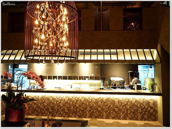 【食】【台中】NINI尼尼義大利餐廳旗艦店台中公益店 ~ 在咖啡廳裡吃PASTA
